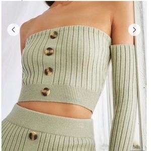 🪞 NEW off shoulder button long sleeve top